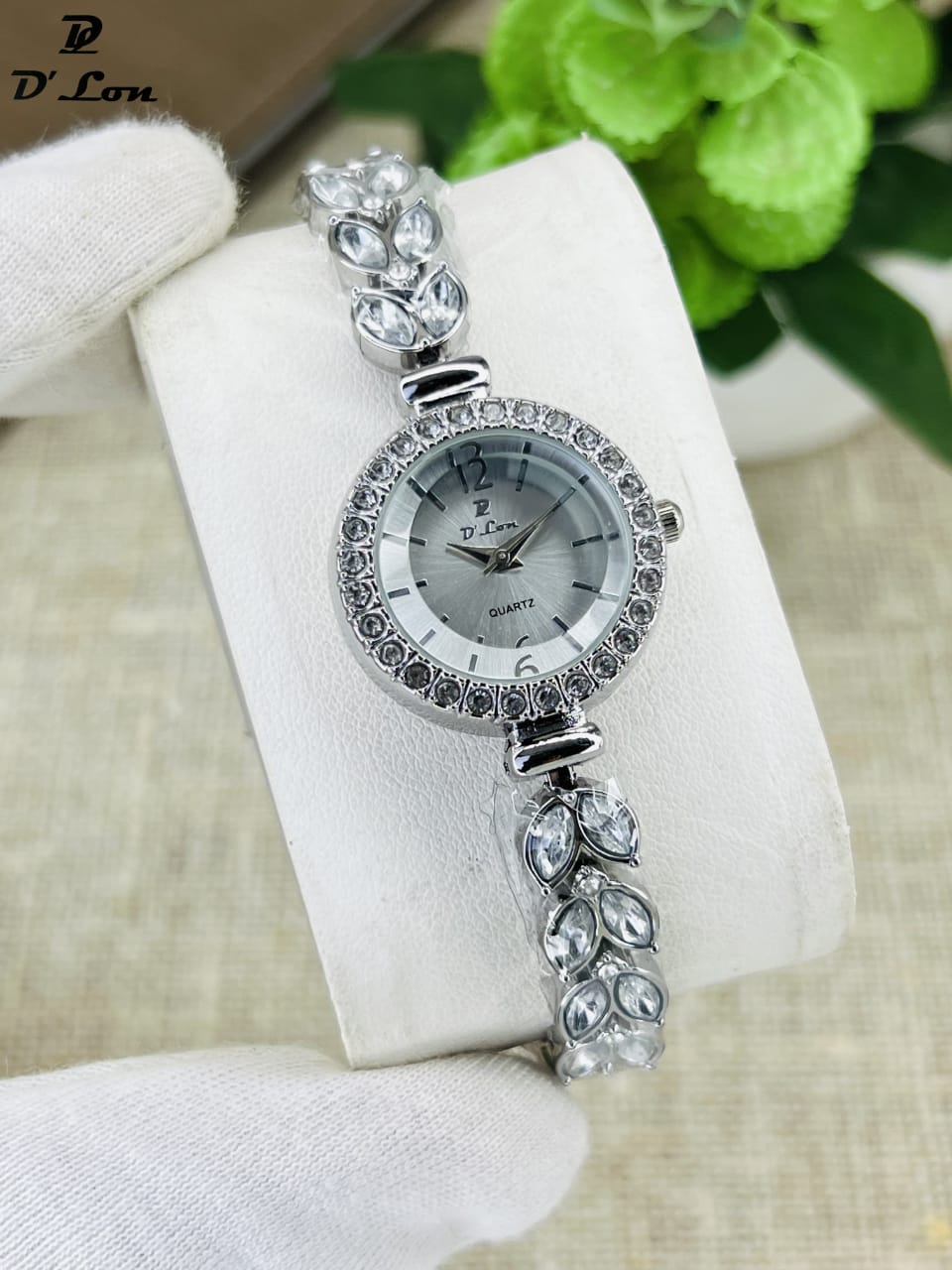 Women’s Luxury Bracelet Diamond Quartz Watch (Random Color Combo)
