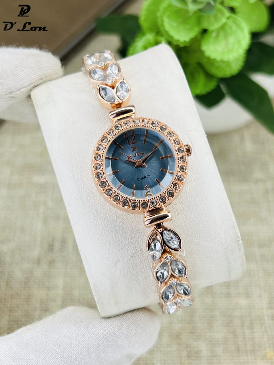 Women’s Luxury Bracelet Diamond Quartz Watch (Random Color Combo)