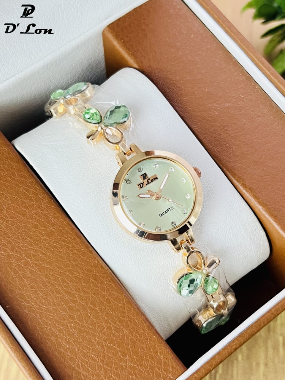 Women’s Flower Bracelet Quartz Watch (Random Color Combo)
